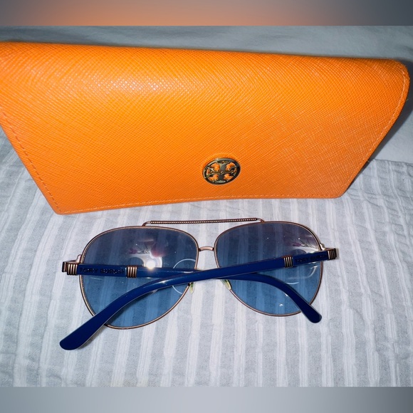 Tory Burch: Blue Sunshades - Picture 3 of 3